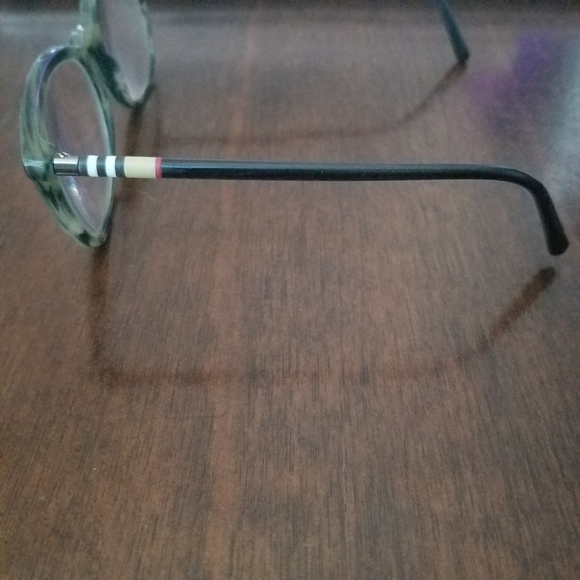Glasses - Picture 6 of 16
